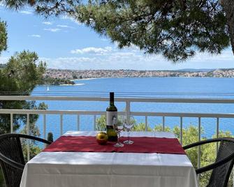 Apartments Bartol with Free Bikes and Great Local Food - Trogir - Balcon