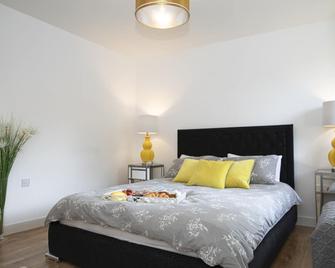 Sunshine Place - Enfield - Bedroom