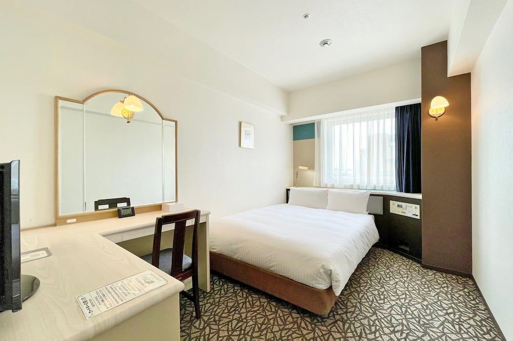 Bedroom view of Chisun Hotel Yokohama Isezakicho