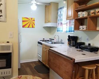Cottage on Family Farm -- West of U.F./Gainesville/Newberry - Trenton - Cocina