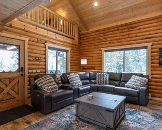 330 E Trail Road Cabin Secluded Mountain Getaway - Brian Head - Living room