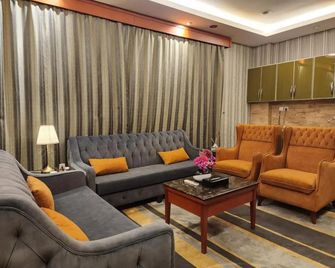 Shate Al Hayat Hotel Suites - ג'דה - טרקלין