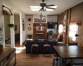 In The Heart Of Downtown Salida, The Largest Historic District in Colorado. - Salida - Lounge