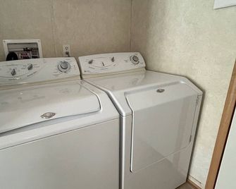 Charming 3 bedroom home nestled in a serene, private area in Soddy Daisy - Soddy Daisy - Laundry facility