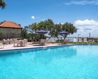 Holiday Island 1 Br Condo - St. Petersburg - Pool