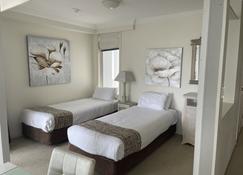 Broadbeach Holiday Apartments - Broadbeach - Bedroom