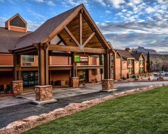 Holiday Inn Express Springdale - Zion National Park Area, An IHG Hotel - ספרינגדייל - בניין
