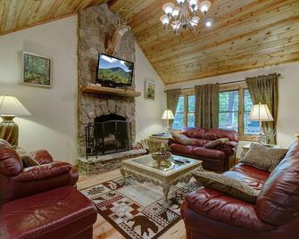 In town, Quiet Cul de Sac (with Wi-Fi) - Highlands - Living room