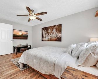 World Cup 2026 Group Home - 28 Minutes to Stadium, 7 Bedrooms, Sleeps 18 - Redan - Bedroom