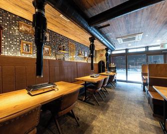 Apa Hotel Nambaminami Daikokucho Ekimae - Osaka - Bar