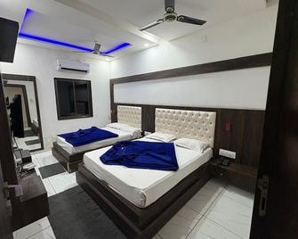 Shere Punjab Hotel & Restaurant - Ābu Road - Bedroom