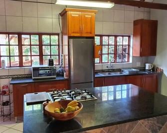 Beyond The Boma Boutique Guest - Marloth Park - Cocina