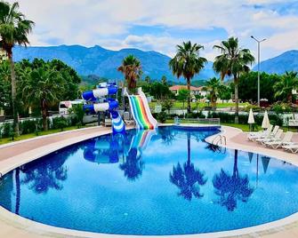 Istanbul Beach Hotel - Kemer - Piscina