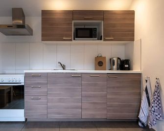 Ground-Floor Holiday Home in Domburg Centre | Wijngaardstraat 12 - Domburg - Kitchen