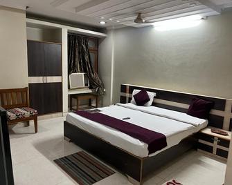 Hotel Anand - Jhānsi - Bedroom