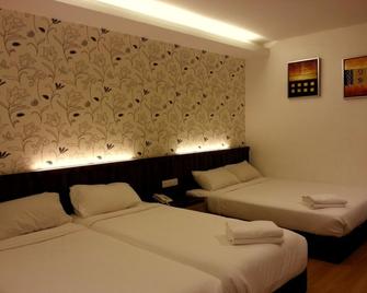 Century Inn Hotel - Chukai - Schlafzimmer