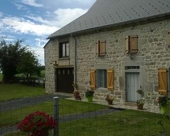 Typical Auvergne Country House - LʼEclache - Edificio
