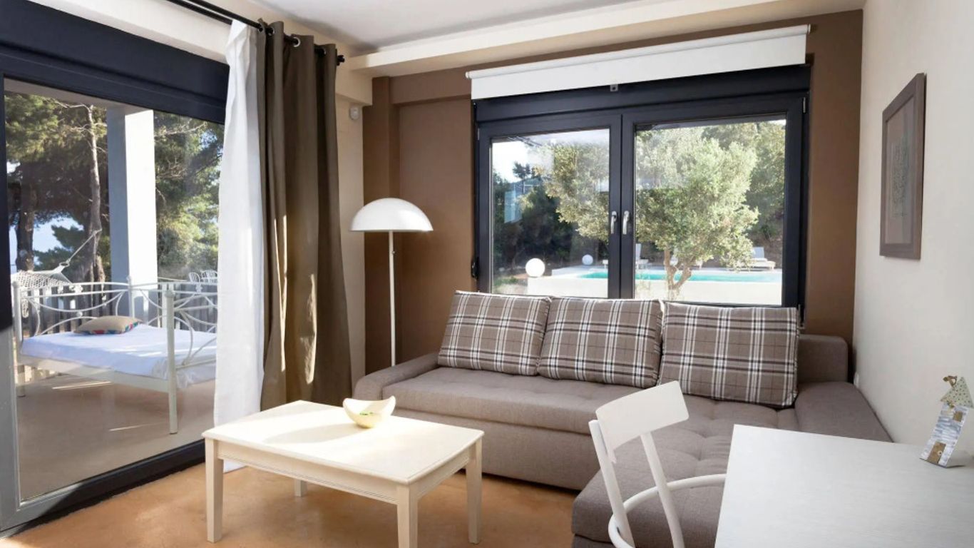 إنتيكنوس ليفينج