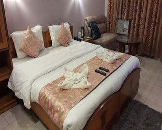 Hotel Conclave - Siliguri - Bedroom