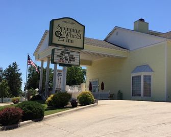 Spinning Wheel Inn - ברנסון - בניין