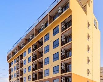 Raspberry Mansion - Bang Sao Thong - Gebouw