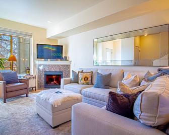 2bd Sweetwater Condo - Pool, Hot Tub, Gym, Theatre - Hailey - Living room