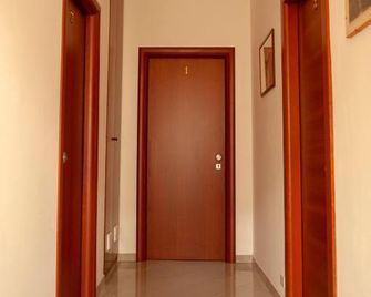 Bed & Breakfast Le Piazze - Cori - Hallway