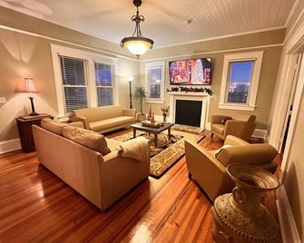 Historic Downtown Easley Home - Easley - Wohnzimmer
