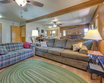 4-Season Anglers Cabin At Shawano Lake w/ Views! - Shawano