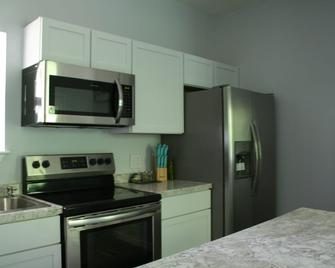 Cottage in the Trees - A getaway from everything, close to everything - Springdale - Cocina
