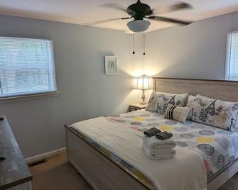 Quiet 4 bedroom close to the beach - Johns Island - Bedroom