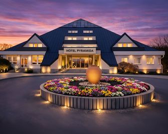 Lazensky Hotel Pyramida I - Františkovy Lázně - Edificio