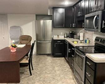 Bloom/ Danville Private & Spacious Perch- added Disc for 3+mo Large Washer/Dryer - Bloomsburg - Keuken
