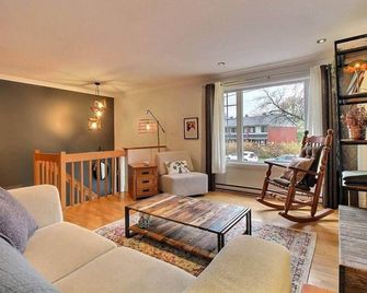 Chic semi-detached house with terrace and parking - Quebec - Sala de estar