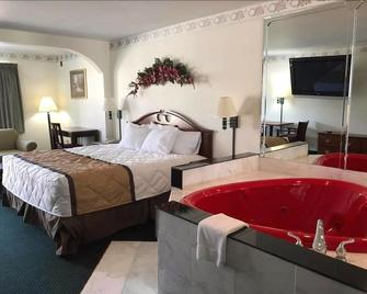 Budgetel Inn & Suites Pine Mountain - Pine Mountain - Bedroom