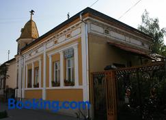 Guesthouse & Camp for Adventurers Urban Guerrilla - Negotin - Building