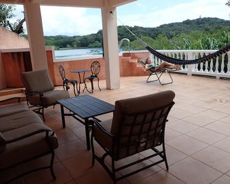 Crocodile House- Private Waterfront Property in First Bight - First Bight - Balcon