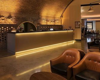 Enjoy a Hassle-Free and Suiting Stay! 2 Relaxing Units, Downtown Location! - Mount Merrion - Bar