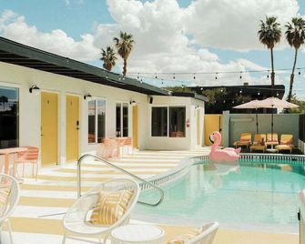 Mod Retreat in Vibrant Palm Springs - Palm Springs - Piscina