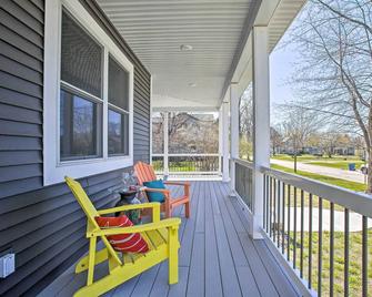 Cozy and Urban Ludington Apt about 1 Mi to Lake Michigan - Ludington - Balcony