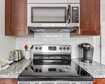 2BR Haven 306C Close to Charlottes Uptown - Charlotte - Kitchen