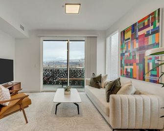 Sugarhood Slc Penthouse 3br/2ba/Co-Working Space/Gym & Free Garaged Parking - Salt Lake City - Living room