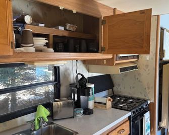 Private Beach On A Beautiful, Small, Spring-Fed Lake. Amazing Views & Sunsets! - Sundre - Keuken