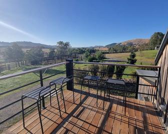 The Stables - Farm Stay - Strath Creek - Balcony