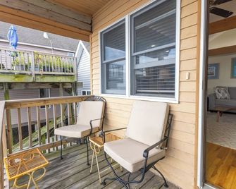 Mallard Island home. located at 1375 e mallard dr Manahawkin 08087 - Manahawkin - Balcony