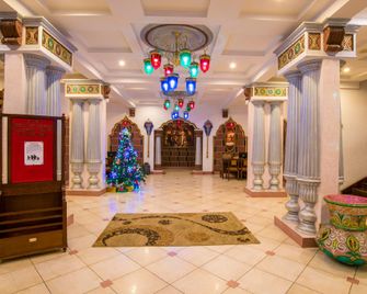 The Silvertips - מונאר - לובי