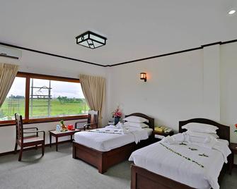 Shwe Pyi 115 Miles - Phyu - Bedroom