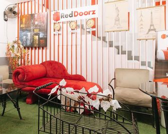 RedDoorz @ El Highway Hotel Bulacan - Plaridel