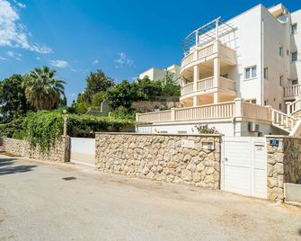 Villa Borna Apartments with Free Parking - Dubrovnik - Bâtiment