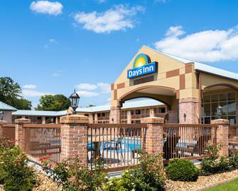 Days Inn by Wyndham Conway - Conway - Building